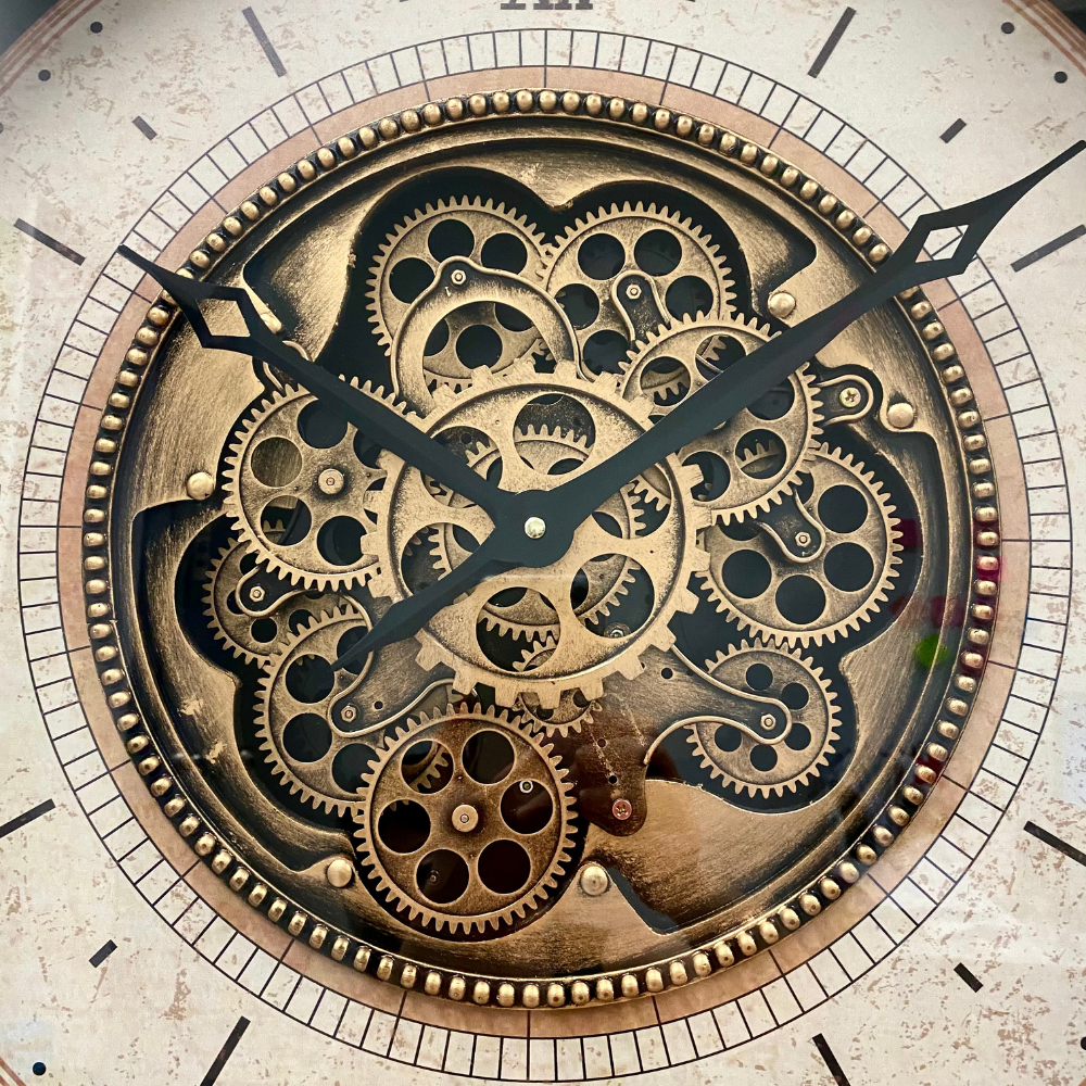 Vanguard Universal Luxurious Rotating Gears Clock CCM-1711